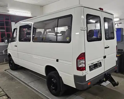 Mercedes-Benz 313 4x4 — Minibus robuste, transmission automatique, 87 500 km — Seitenansicht
