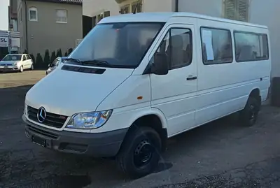 Mercedes-Benz 313 4x4 — Minibus robuste, transmission automatique, 87 500 km — Heckansicht