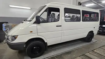 Mercedes-Benz 313 4x4 — Minibus robuste, transmission automatique, 87 500 km — Außenansicht