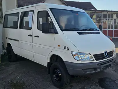 Mercedes-Benz 313 4x4 — Minibus robuste, transmission automatique, 87 500 km — Innenraum