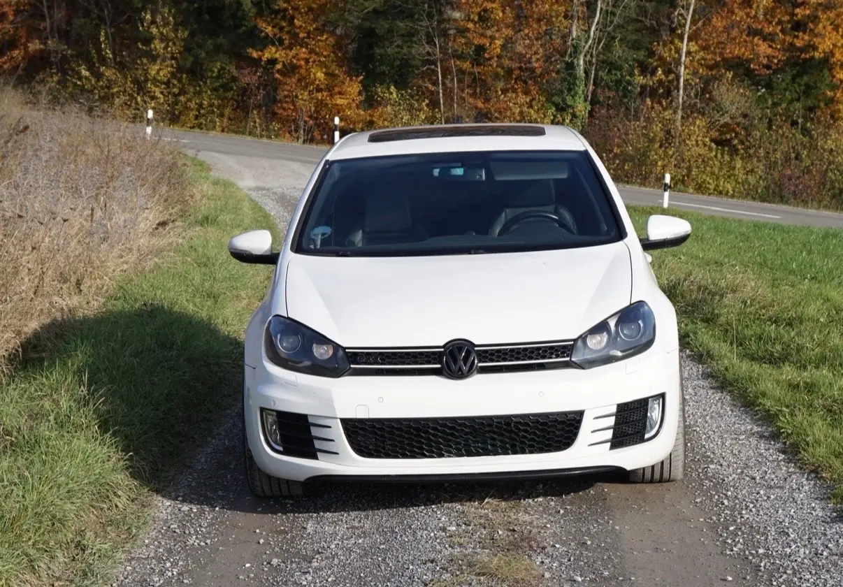 VW Golf 2.0 TSI GTI DSG — Sportive performante avec chip-tuning et 250 ch — vista esterna