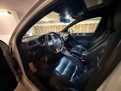 VW Golf 2.0 TSI GTI DSG — Sportive performante avec chip-tuning et 250 ch — interni
