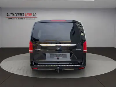 Mercedes-Benz V 300 d Lang — Monospace premium 8 places, traction intégrale et toit panoramique — tableau de bord