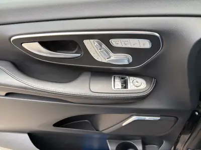 Mercedes-Benz V 300 d Lang — Monospace premium 8 places, traction intégrale et toit panoramique — Miniature 11