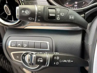 Mercedes-Benz V 300 d Lang — Monospace premium 8 places, traction intégrale et toit panoramique — Miniature 25