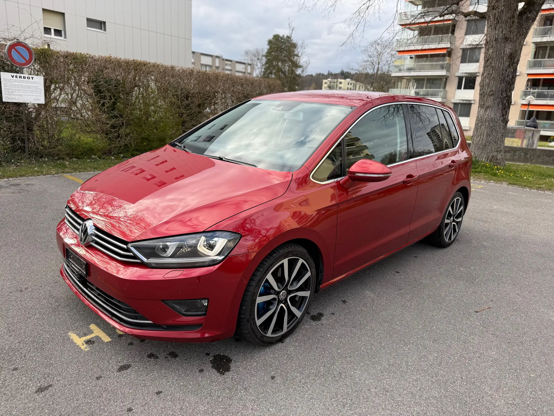 VW Golf Sportsvan 2.0 TDI — Monospace polyvalent, diesel performant, état impeccable — Außenansicht