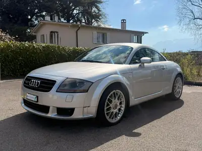 Audi TT Coupé 3.2 quattro — Sportive iconique, 250 ch et transmission automatique — exterior view