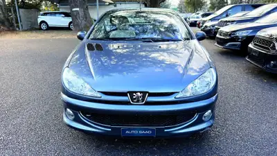 Peugeot 206 CC 1.6 16V Platinum — Cabriolet élégant, 121'000 km, sans sinistre — Außenansicht