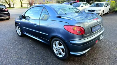 Peugeot 206 CC 1.6 16V Platinum — Cabriolet élégant, 121'000 km, sans sinistre — Armaturenbrett