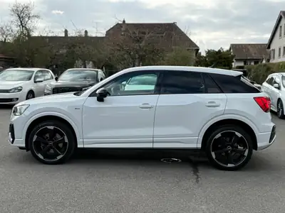 Audi Q2 35 TFSI S line — Compact SUV premium, 1er main, entretien Audi complet — Thumbnail 12