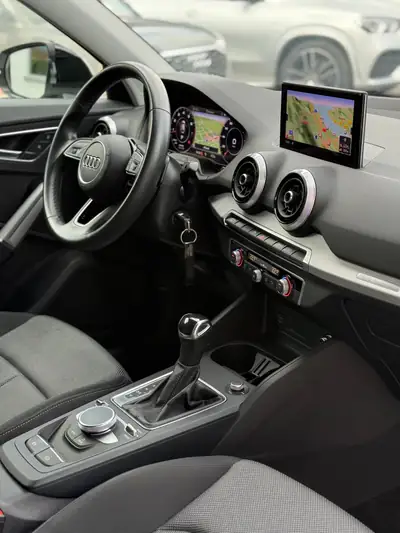 Audi Q2 35 TFSI S line — Compact SUV premium, 1er main, entretien Audi complet — Thumbnail 22