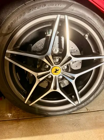 Ferrari California T — Cabriolet V8 560 ch, rouge Rosso Corsa, 9 500 km seulement — Miniatur 7