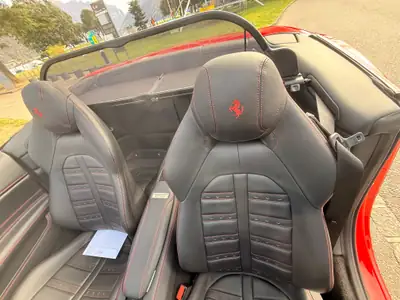 Ferrari California T — Cabriolet V8 560 ch, rouge Rosso Corsa, 9 500 km seulement — Miniatur 10