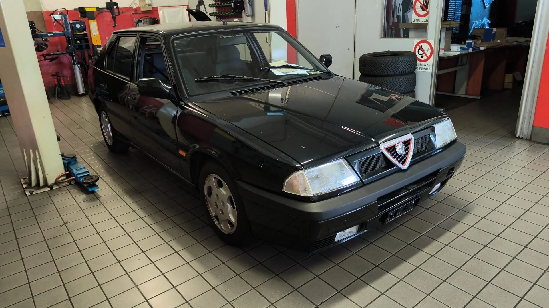Alfa Romeo 33 1.7 IE 16V — Classique italien des années 90, moteur performant — vista esterna