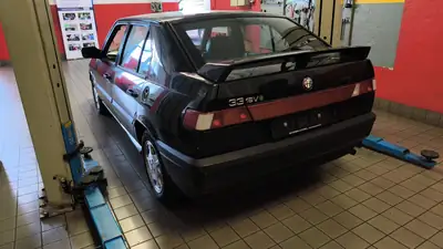 Alfa Romeo 33 1.7 IE 16V — Classique italien des années 90, moteur performant — Miniature 10