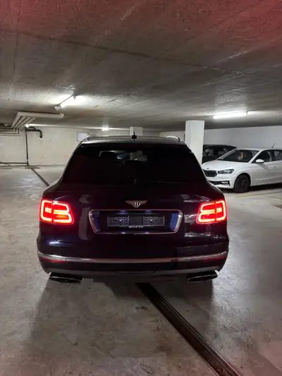 Bentley Bentayga W12 — SUV luxe 608 ch, finition Mulliner, combinaison bleu-orange rare — Miniatura 14