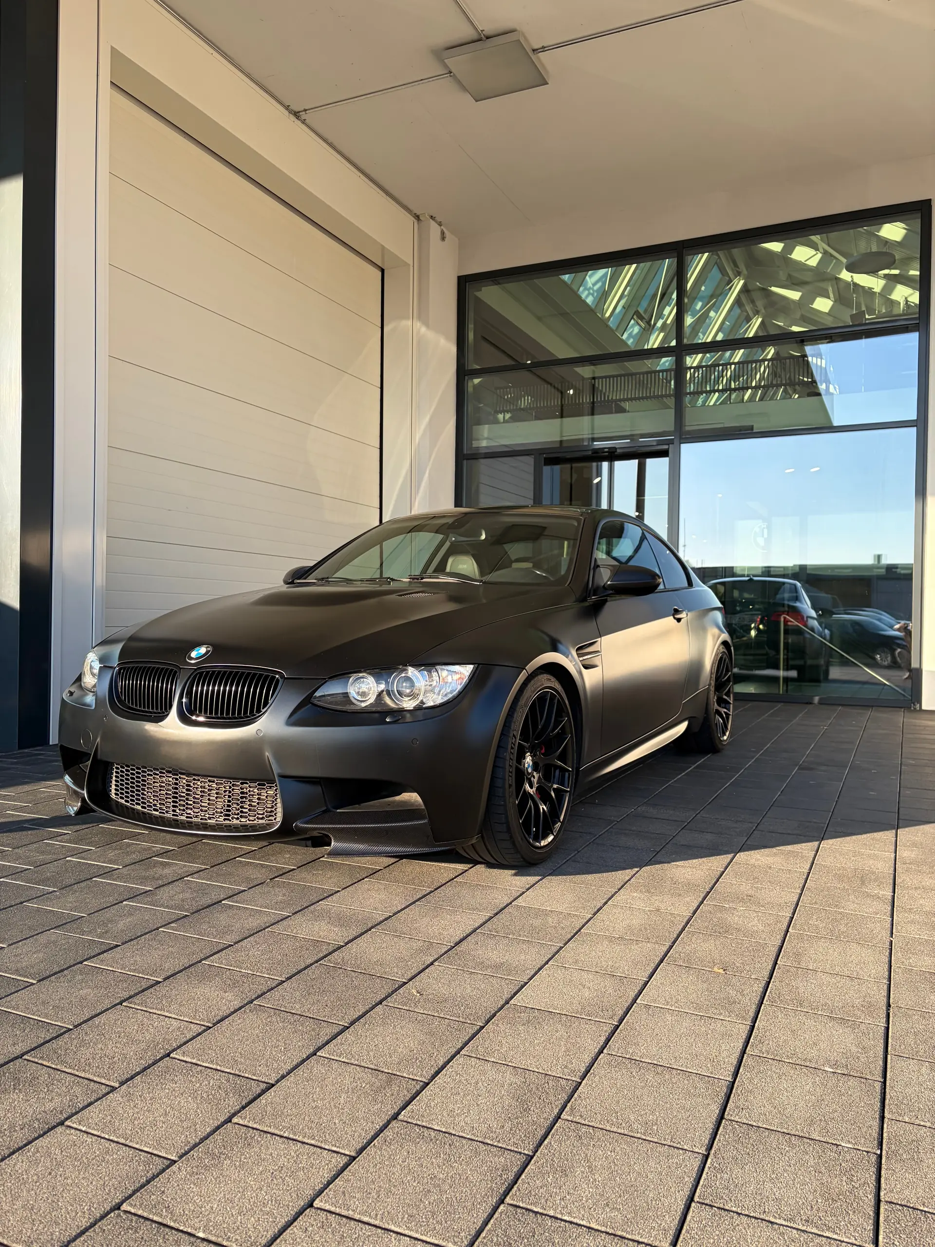 BMW M3 E92 Coupé Competition — Icône sportive Frozen Black, 63'000 km seulement — vista esterna
