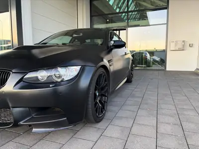 BMW M3 E92 Coupé Competition — Icône sportive Frozen Black, 63'000 km seulement — vista posteriore