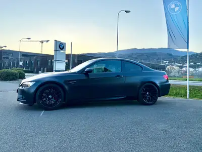BMW M3 E92 Coupé Competition — Icône sportive Frozen Black, 63'000 km seulement — cruscotto