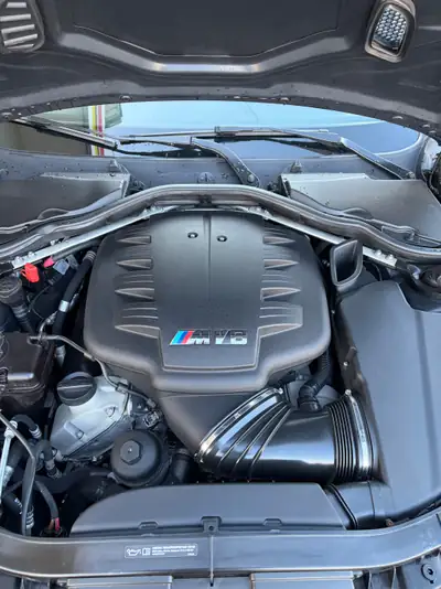 BMW M3 E92 Coupé Competition — Icône sportive Frozen Black, 63'000 km seulement — Miniatura 17