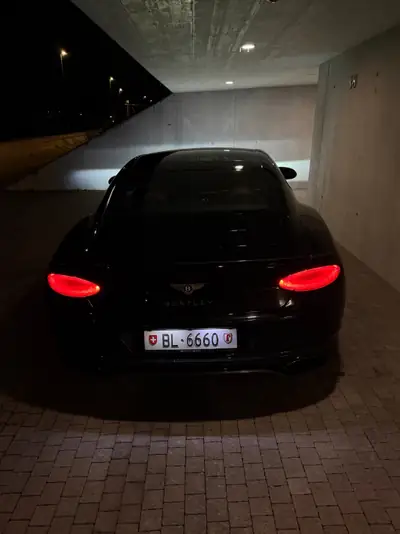Bentley Continental GT W12 — Gran turismo britannique d'exception, 67'000 km seulement — côté