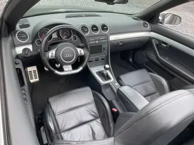 Audi RS4 Cabriolet 4.2 V8 quattro — Cabriolet sportif de prestige, seulement 68'700 km — cruscotto