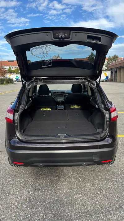 Nissan Qashqai 1.6 dCi Tekna — SUV compact diesel, toit panoramique, 1 seul propriétaire — Miniatur 9