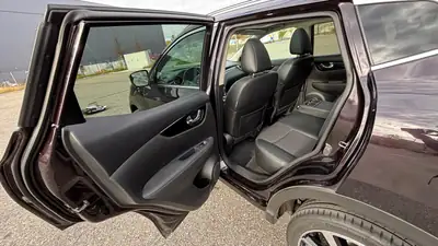 Nissan Qashqai 1.6 dCi Tekna — SUV compact diesel, toit panoramique, 1 seul propriétaire — Miniatur 17