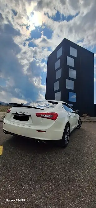 Maserati Ghibli S Q4 — Berline sportive V6 411 ch, transmission intégrale automatique — côté