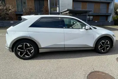 Hyundai Ioniq 5 77kWh Vertex 4WD — SUV électrique performant, 22'000 km seulement — intérieur