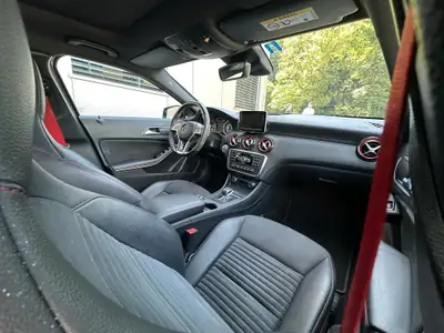 Mercedes-AMG A 45 4Matic — 360 ch de pure performance, entretien récent — Thumbnail 10