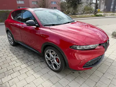 Alfa Romeo Tonale 1.3 Plug-in Hybrid Q4 Veloce — SUV rechargeable, 21'000 km, équipé premium — rear view
