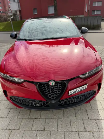 Alfa Romeo Tonale 1.3 Plug-in Hybrid Q4 Veloce — SUV rechargeable, 21'000 km, équipé premium — side view