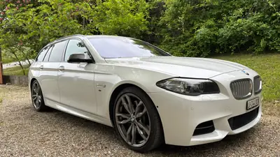 BMW M550d Touring xDrive — Diesel performant, break luxe 381 ch — Heckansicht