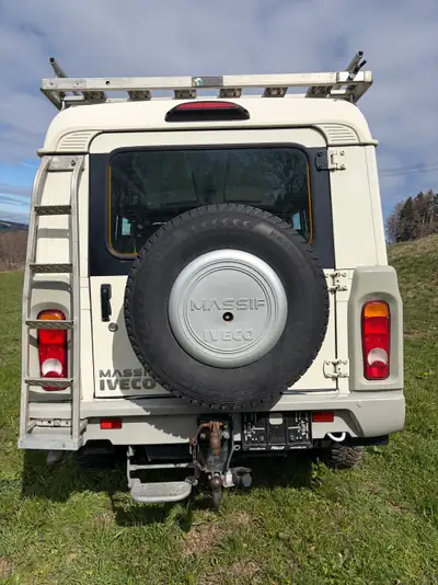 IVECO Massif 3.0 4WD — SUV robuste tout-terrain, 66'000 km, équipé treuil — Heckansicht