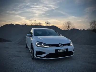 VW Golf 2.0 TSI R 4Motion DSG — Sportive intégrale, 301 ch et transmission auto — rear view