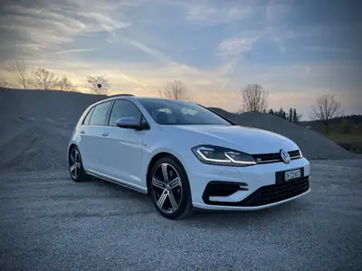 VW Golf 2.0 TSI R 4Motion DSG — Sportive intégrale, 301 ch et transmission auto — interior