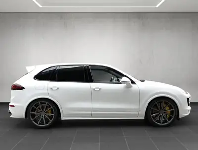 Porsche Cayenne Turbo S 4.8 V8 Biturbo — 570 PS, véhicule de collection suisse — Miniatur 11