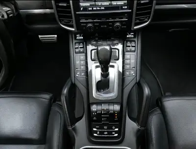 Porsche Cayenne Turbo S 4.8 V8 Biturbo — 570 PS, véhicule de collection suisse — Miniatur 16