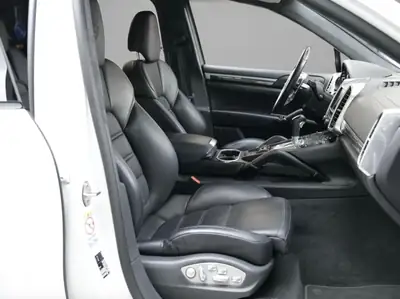 Porsche Cayenne Turbo S 4.8 V8 Biturbo — 570 PS, véhicule de collection suisse — Miniatur 20