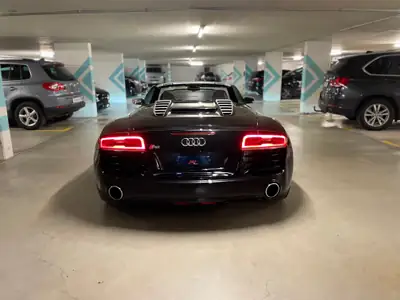 Audi R8 Spyder 5.2 S-Tronic — Cabriolet V10 haute performance, historique sans sinistre — Miniatura 11