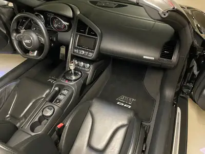 Audi R8 Spyder 5.2 S-Tronic — Cabriolet V10 haute performance, historique sans sinistre — Miniatura 12