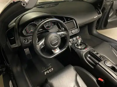 Audi R8 Spyder 5.2 S-Tronic — Cabriolet V10 haute performance, historique sans sinistre — Miniatura 14