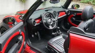 MINI Cabrio Cooper John Cooper Works — Roadster sportif décapotable, 211 ch purs — Armaturenbrett
