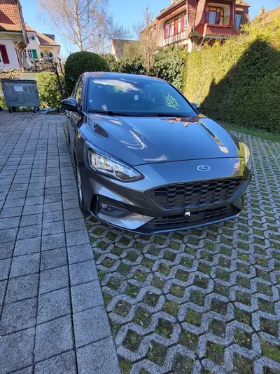 Ford Focus 1.0 SCTi Trend+ — Berline compacte économe, 42 000 km seulement — Außenansicht