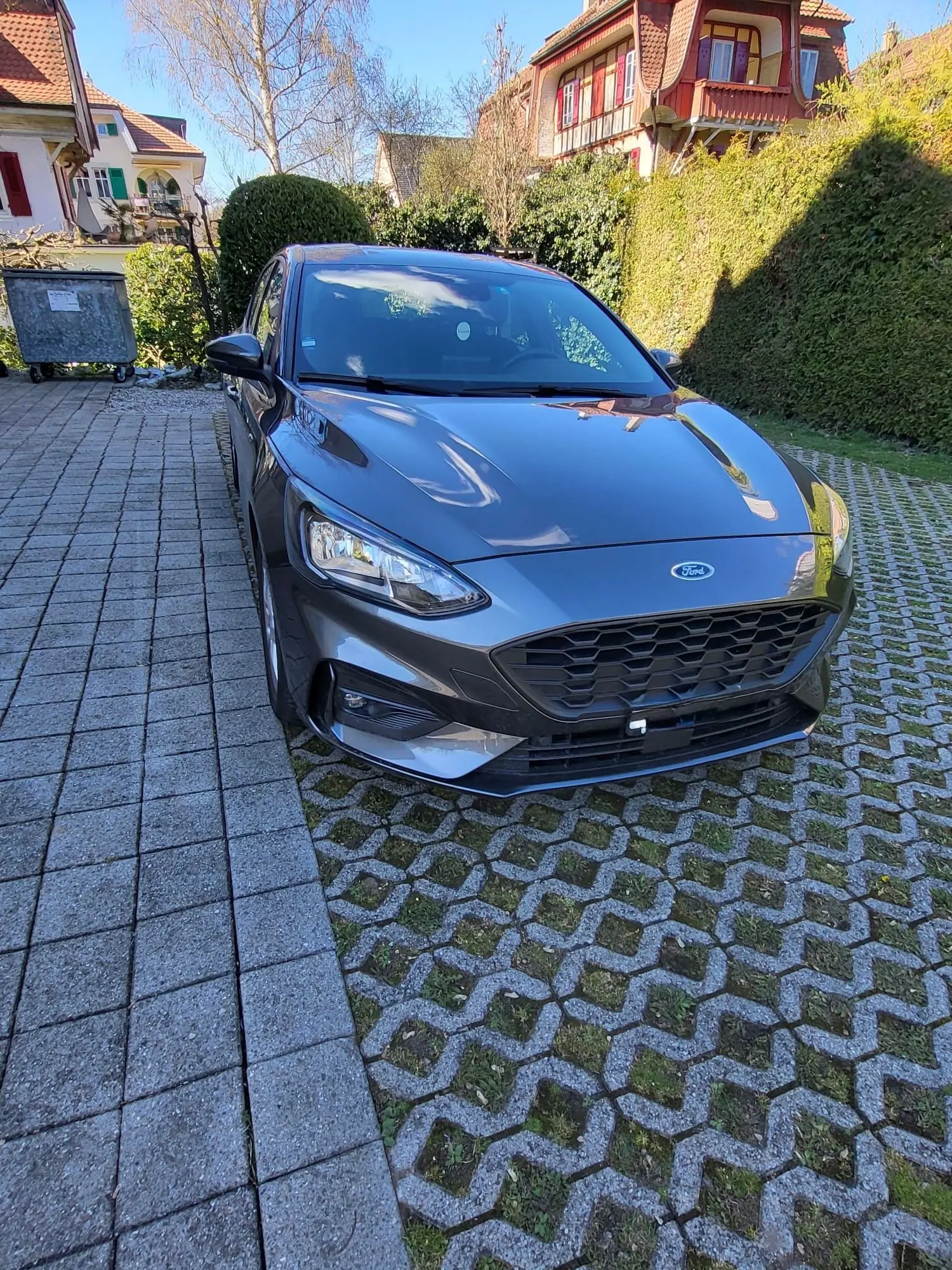 Ford Focus 1.0 SCTi Trend+ — Berline compacte économe, 42 000 km seulement — Außenansicht