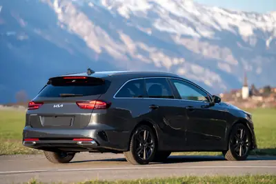 Kia Ceed Sportswagon 1.5 T-GDi MHEV — Hybride léger, 16 300 km, garantie usine jusqu'en 2030 — Seitenansicht
