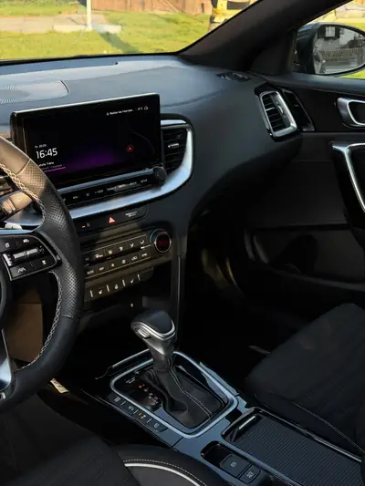 Kia Ceed Sportswagon 1.5 T-GDi MHEV — Hybride léger, 16 300 km, garantie usine jusqu'en 2030 — Heckansicht