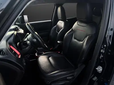 Jeep Renegade 2.0 MJ Trailhawk AWD — SUV compact aventurier, 170 ch et transmission 9 vitesses — Thumbnail 7