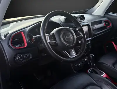 Jeep Renegade 2.0 MJ Trailhawk AWD — SUV compact aventurier, 170 ch et transmission 9 vitesses — Thumbnail 8